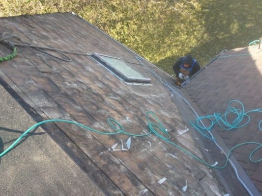 Residential roofing gallery image.